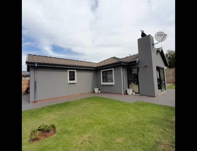 3 BEDROOM HOUSE FOR SALE IN CLAYVILLE